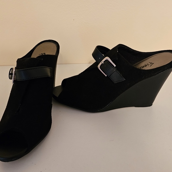Fioni black suede wedges size 7 - Picture 2 of 4